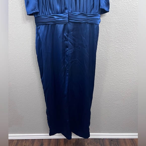 MAC DUGGAL PUFF SLEEVE PLEATED BODICE DRAPED GOWN IN MIDNIGHT BLUE SIZE 14 - Picture 9 of 16